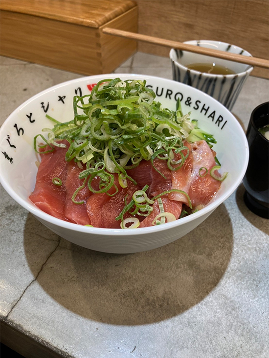 まぐろとシャリのまぐろ丼